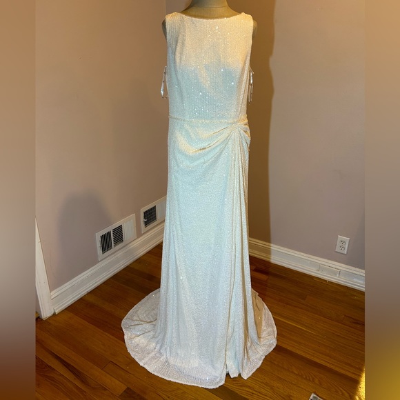 Bridal Dress - Picture 1 of 5